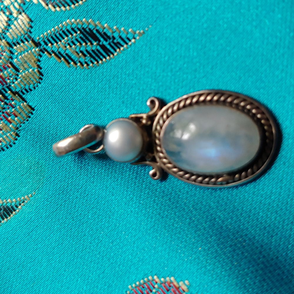 Rainbow moonstone/pearl Set in Sterling silver pendant